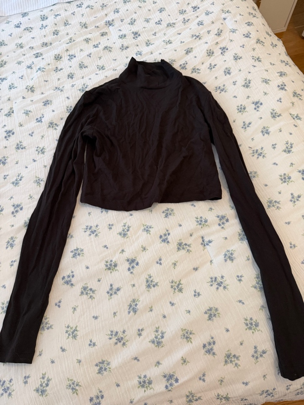 Mono B Black Cropped Long-Sleeve Turtleneck